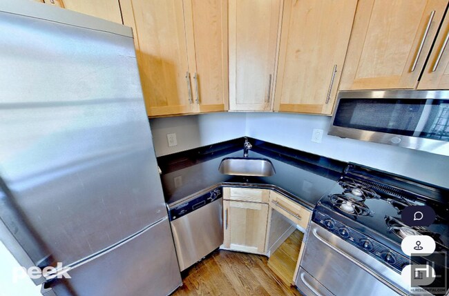 AMAZING ONE BEDROOM APARTMENT!! AMAZING DE in New York, NY - Building Photo - Building Photo