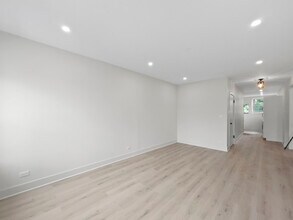 6254 N Whipple St in Chicago, IL - Building Photo - Building Photo