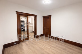 7 Centre St in St Catharines, ON - Building Photo - Building Photo