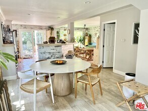 117 Navajo in Topanga, CA - Building Photo - Building Photo