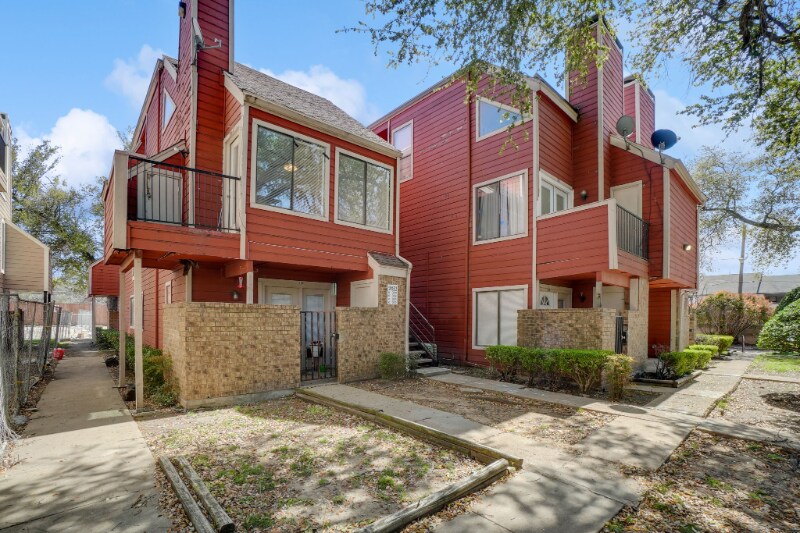 9821 Walnut St-Unit -K204 in Dallas, TX - Building Photo