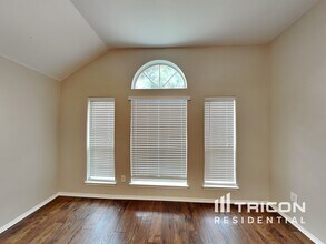 102 Chesterfield Cir in Waxahachie, TX - Building Photo - Building Photo