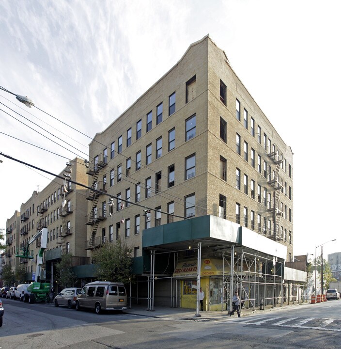 Pickwick Town Homes in Bronx, NY - Building Photo