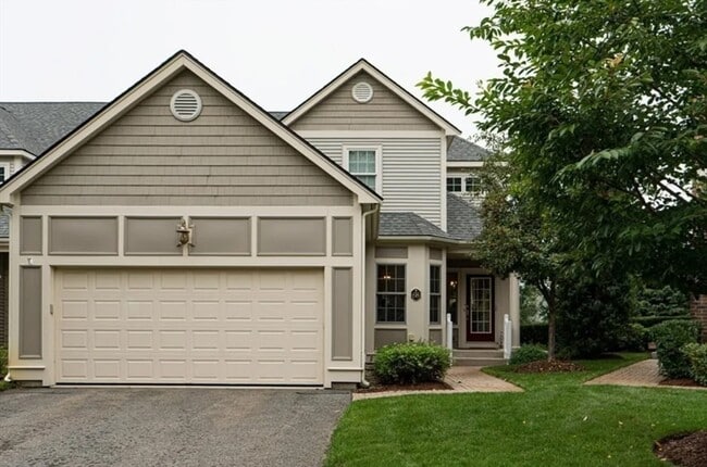 68 Charles Ct in Southborough, MA - Building Photo - Building Photo
