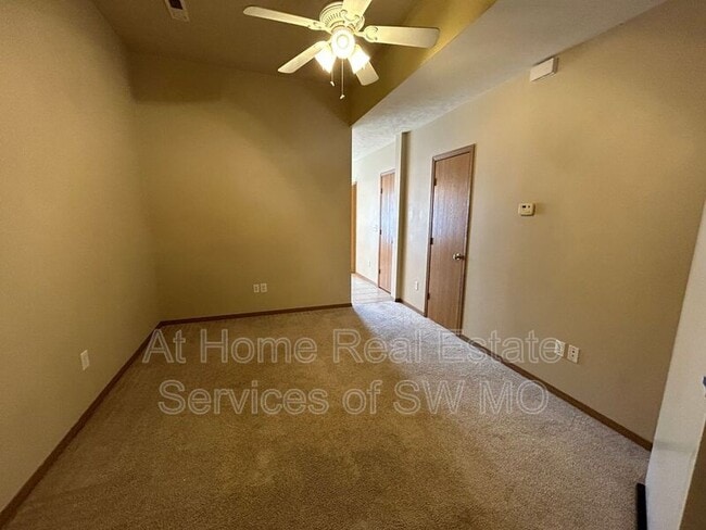 5558 N Green Ln in Ozark, MO - Building Photo - Building Photo