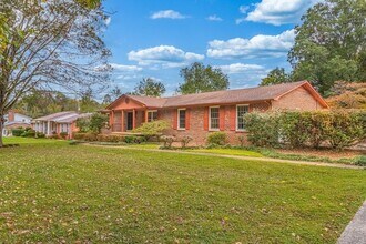 204 Lake Cir Dr in Tullahoma, TN - Foto de edificio - Building Photo