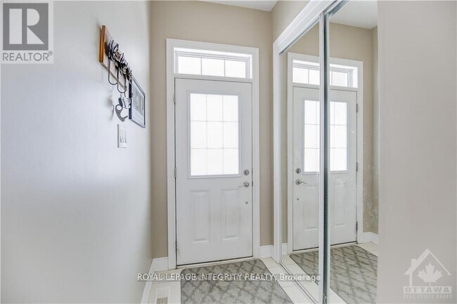 307 Meadowbreeze Dr in Ottawa, ON - Building Photo - Building Photo