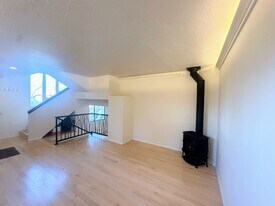 339 Ravenwood Pl in Ashland, OR - Building Photo