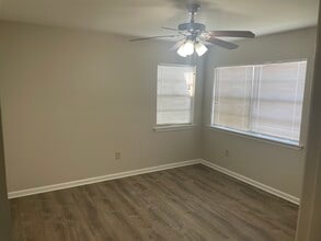 1325 Lake Ave, Unit B in Metairie, LA - Foto de edificio - Building Photo