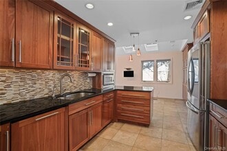 208 Boulder Ridge Rd in Scarsdale, NY - Building Photo - Building Photo