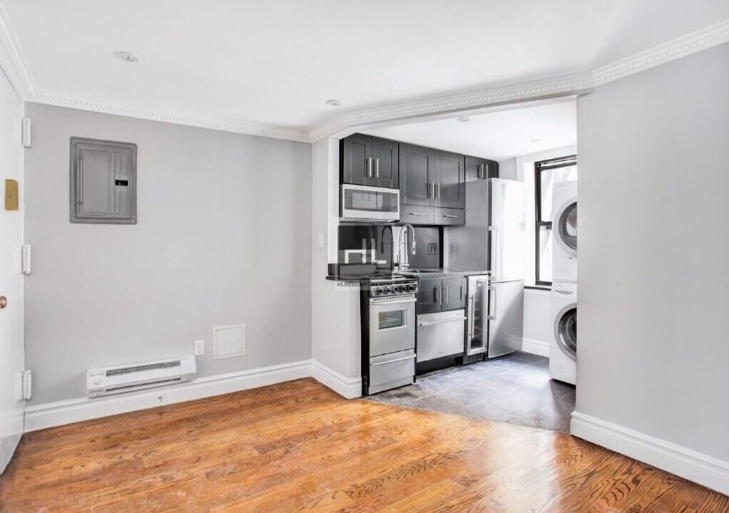 Avenue A in New York, NY - Building Photo