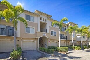 100 Crestwood Ct N, Unit 113 in Royal Palm Beach, FL - Building Photo