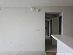 3009 Ala Makahala Pl in Honolulu, HI - Foto de edificio - Building Photo