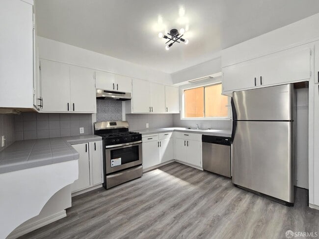 135 Maddux Ave in San Francisco, CA - Building Photo - Building Photo