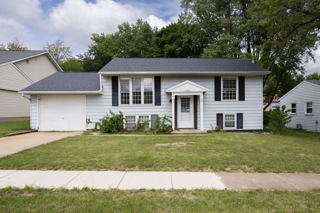 1412 Kingsridge Dr in Normal, IL - Building Photo