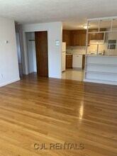 71 Grove St in Arlington, MA - Building Photo - Building Photo