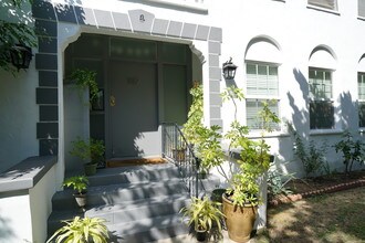 1119 Poinsettia Drive in Los Angeles, CA - Foto de edificio - Building Photo