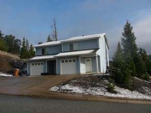 320 Maylea Pl in Canyonville, OR - Building Photo - Building Photo