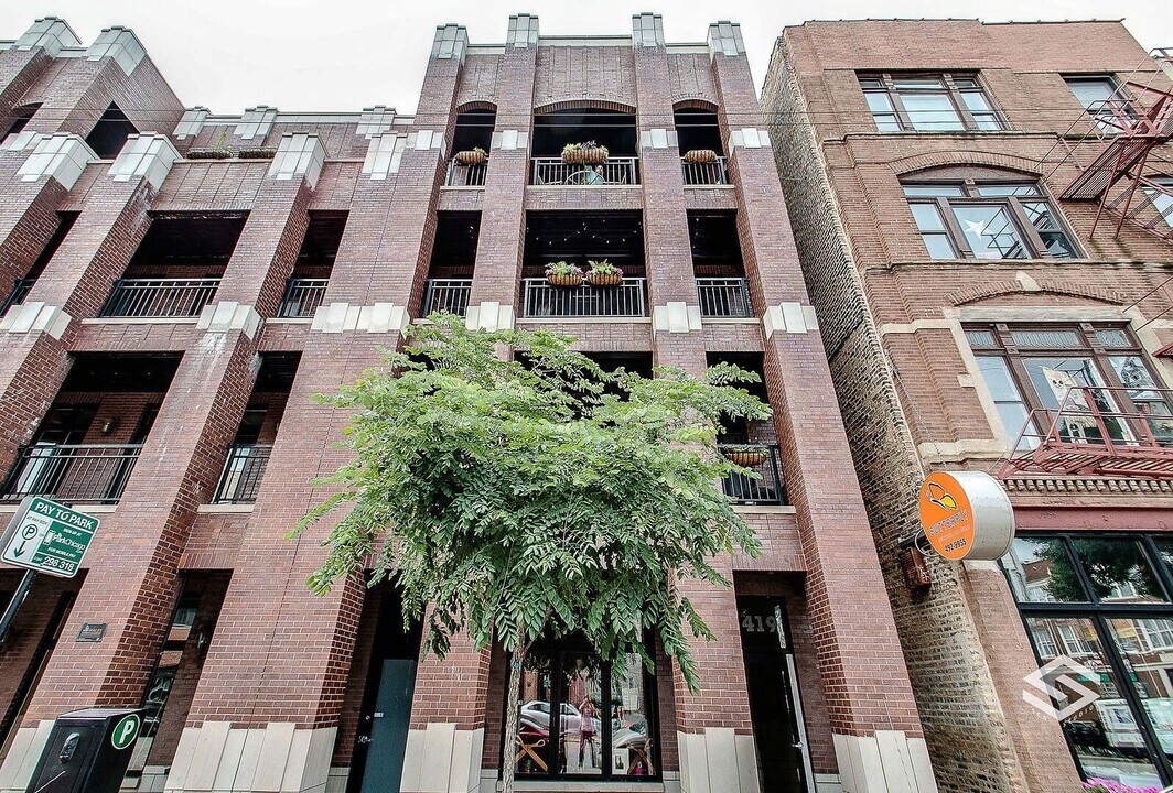 1419 W Chicago Ave in Chicago, IL - Building Photo