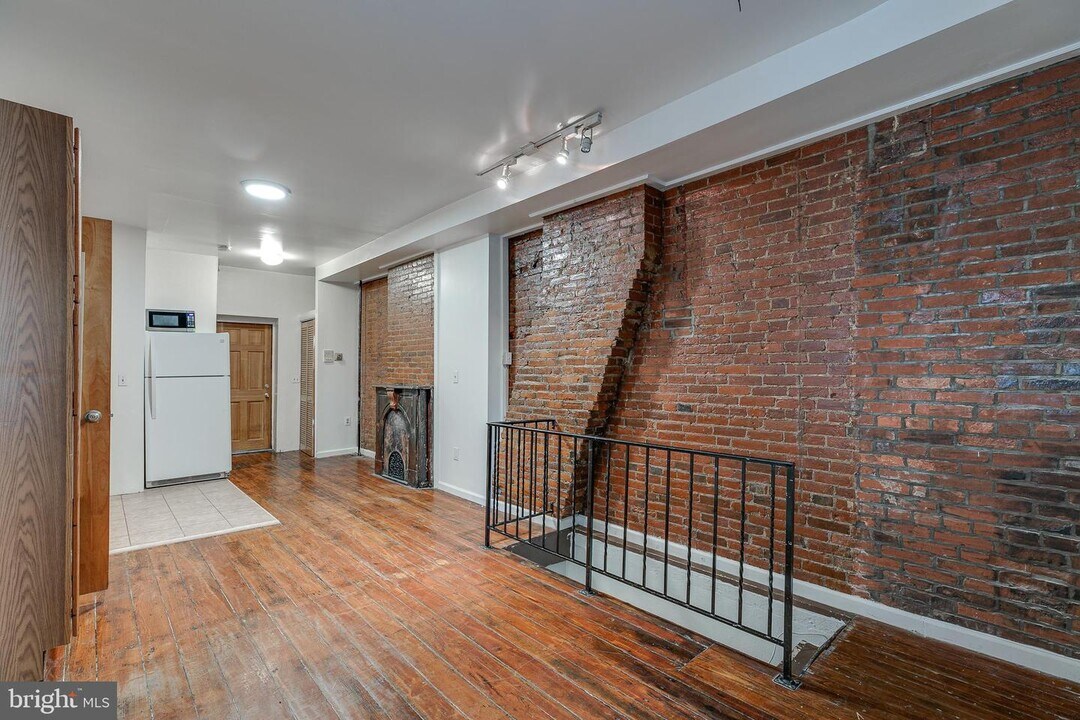 159 N 21st St-Unit -1R in Philadelphia, PA - Building Photo