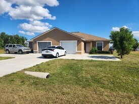 919 Andalusia Blvd in Cape Coral, FL - Building Photo