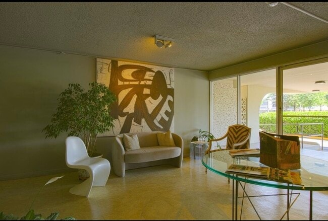 3080 Walnut Grove Rd, Unit Commodore Unit 305 in Memphis, TN - Foto de edificio - Building Photo