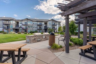 Greens at Van De Water in Loveland, CO - Foto de edificio - Building Photo