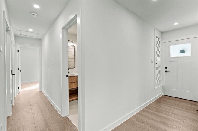 404 Arbor Ln in Austin, TX - Building Photo - Building Photo