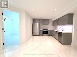 155 Lake Promenade in Toronto, ON - Building Photo - Building Photo