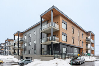 946 Monseigneur-Bourget Rte in Lévis, QC - Building Photo - Building Photo