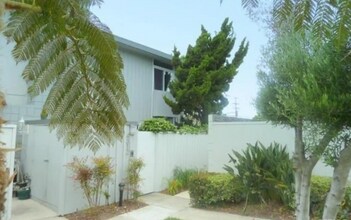 4312 Spindrift Rd in Newport Beach, CA - Building Photo - Building Photo