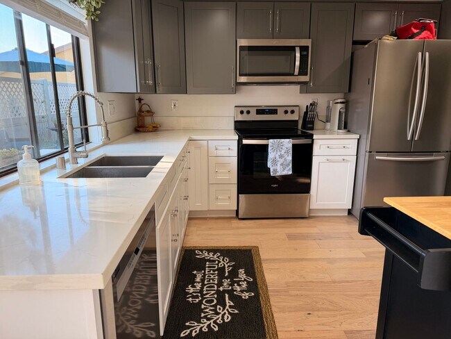 39032 Village 39 in Camarillo, CA - Building Photo - Building Photo