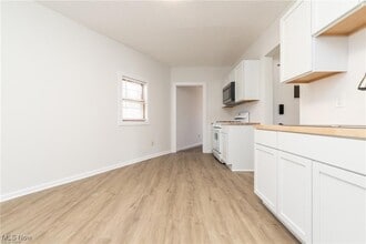 3905 Woodbine Ave in Cleveland, OH - Building Photo - Building Photo