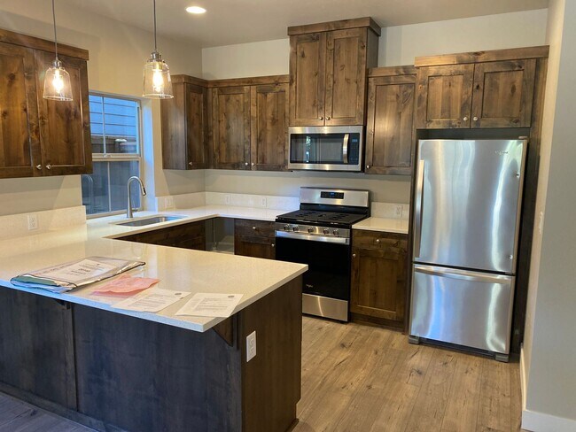 20140 Reed Ln in Bend, OR - Building Photo - Building Photo