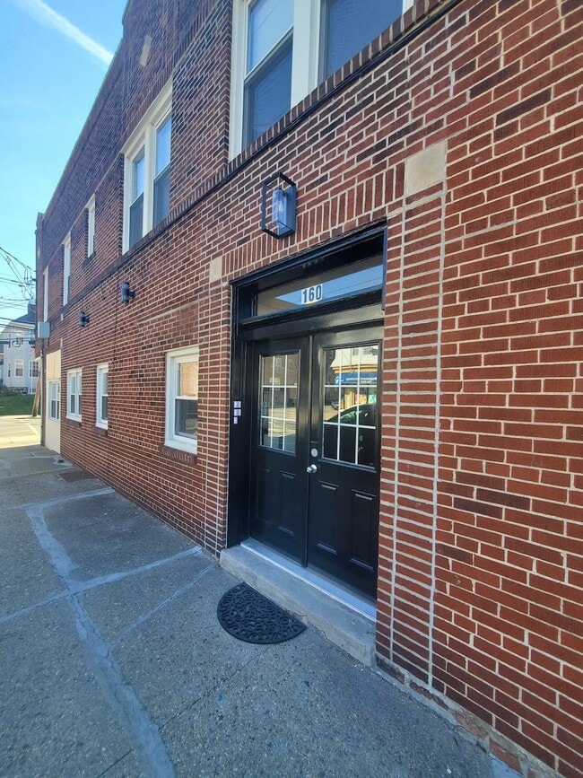 160-164 Stuyvesant Ave