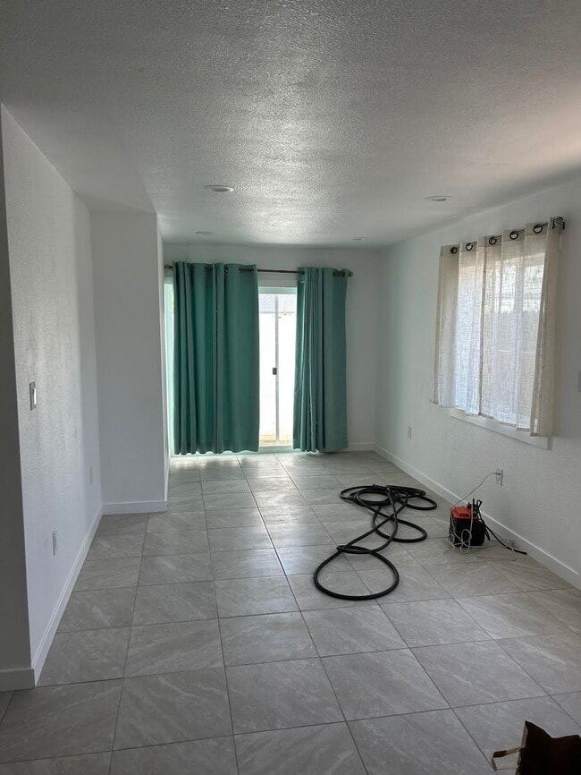 25888 Juniper St in Loma Linda, CA - Building Photo - Building Photo