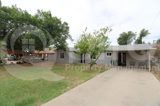 50 E Valencia Dr in Phoenix, AZ - Building Photo - Building Photo