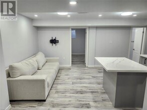 7378 Cloverleaf Ct in Mississauga, ON - Building Photo - Building Photo