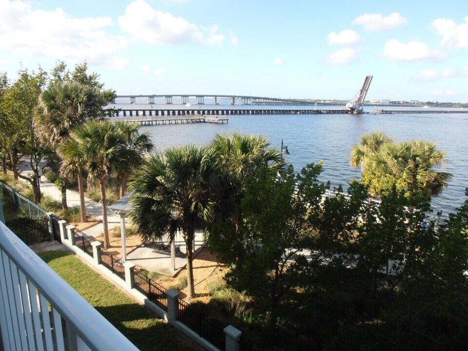 210 3rd Street West, Unit 8202 in Bradenton, FL - Foto de edificio