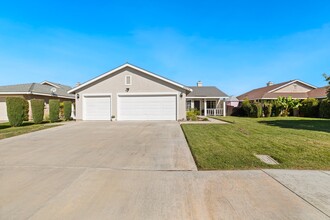 42934 Charlton Ave in Hemet, CA - Building Photo - Building Photo