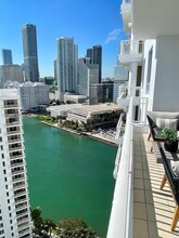801 Brickell Key Blvd, Unit 2609 in Miami, FL - Building Photo - Building Photo