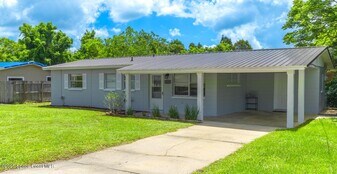 2285 Dolphin Rd in Titusville, FL - Building Photo