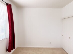 9359 Ironstone Way in Sacramento, CA - Foto de edificio - Building Photo