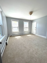 121 Grove St, Unit 2 in Lincoln, RI - Building Photo - Building Photo