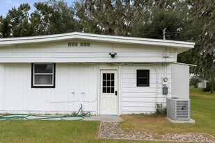 6208 Pinewood Village Cir W in Lakeland, FL - Building Photo