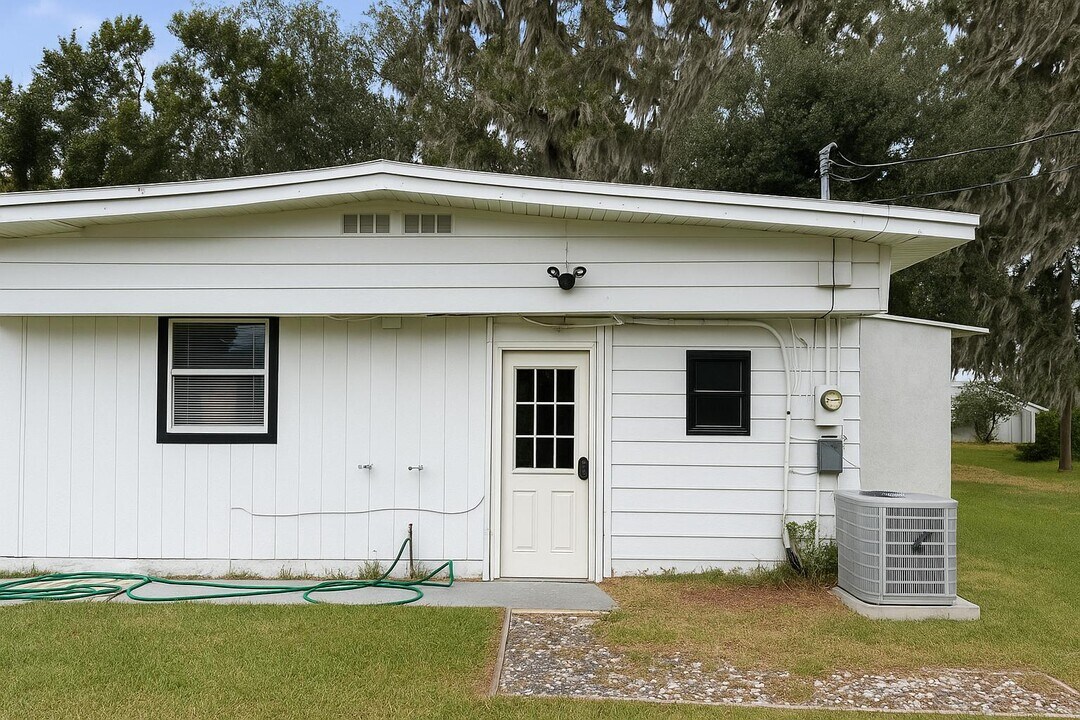 6208 Pinewood Village Cir W in Lakeland, FL - Building Photo