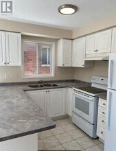 23 Sunnybrook Crescent in Brampton, ON - Building Photo - Building Photo