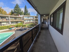 Park Village Apartment Homes in Portland, OR - Building Photo - Building Photo