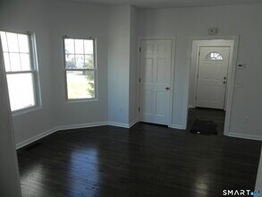 10 Hawkins Ave in Norwalk, CT - Building Photo - Building Photo
