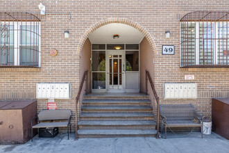 49 Throop Ave in Brooklyn, NY - Foto de edificio - Building Photo